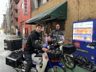 They are traveling around Japan in a Cub!
They are taking a ferry and riding around Japan via Fukuoka!
They want to live in Japan and are looking for a place to live!
Please be safe and have fun!